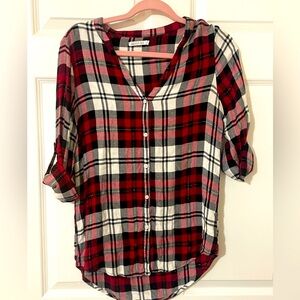 Women’s Kenneth Cole Reaction button up size S extra soft